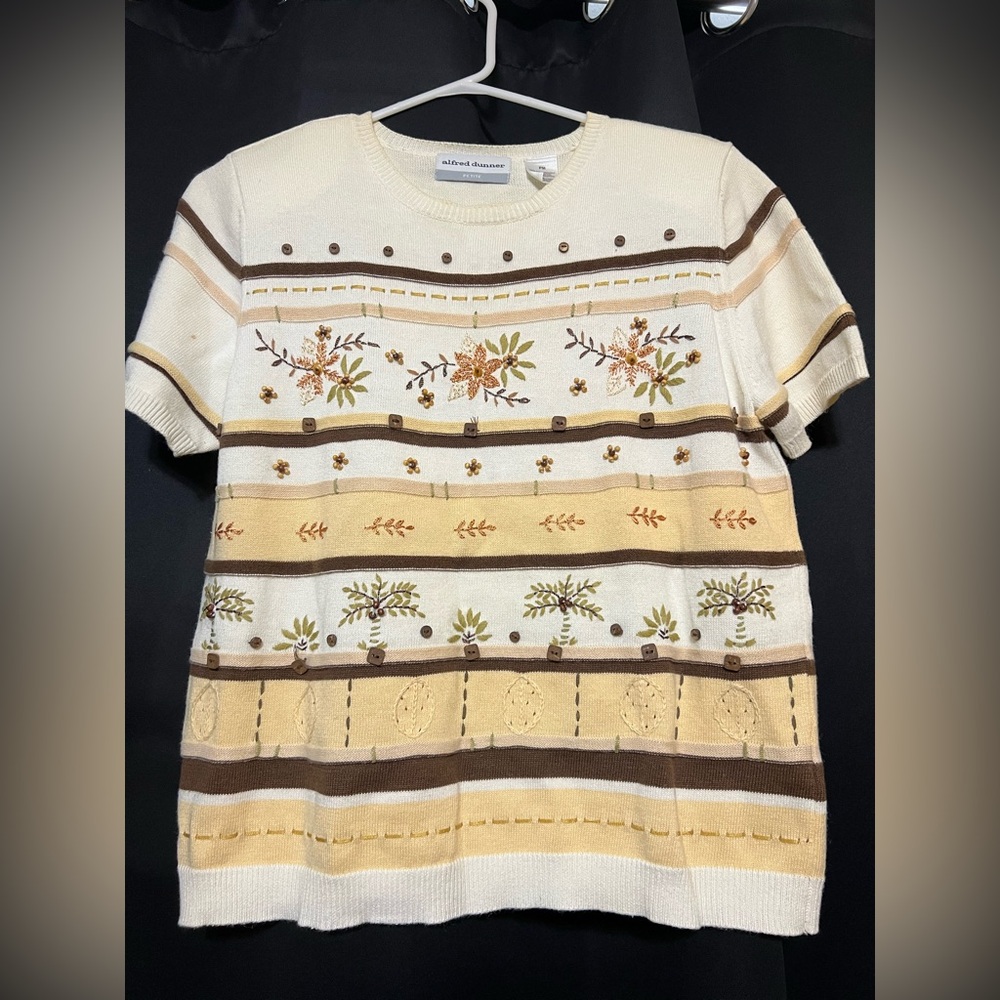 Floral Embroidered Short Sleeve Sweater
Size PM